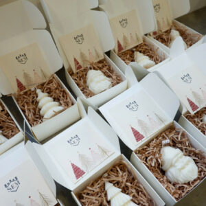 Nến thơm hình cây thông /Pine tree scented candle